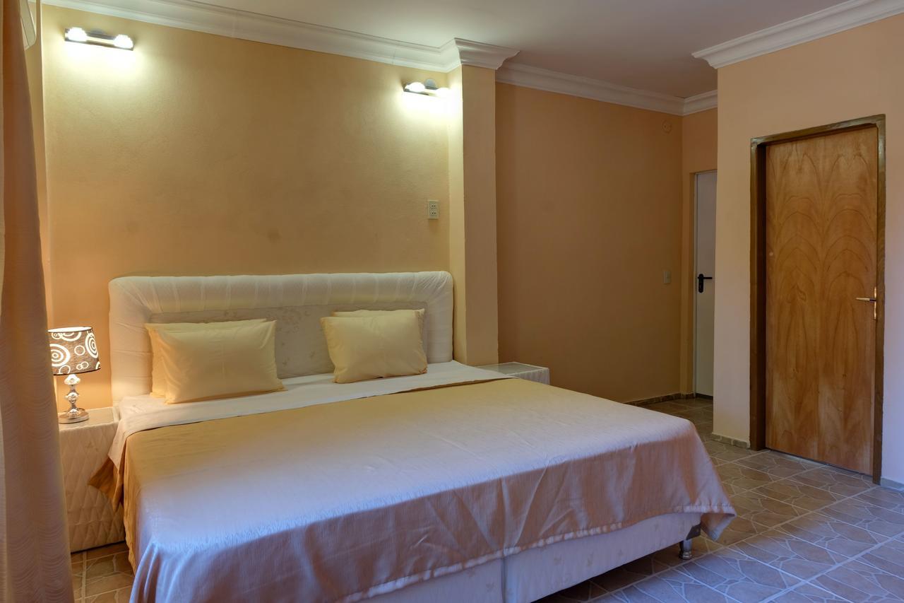 Hotel Independencia Bagian luar foto