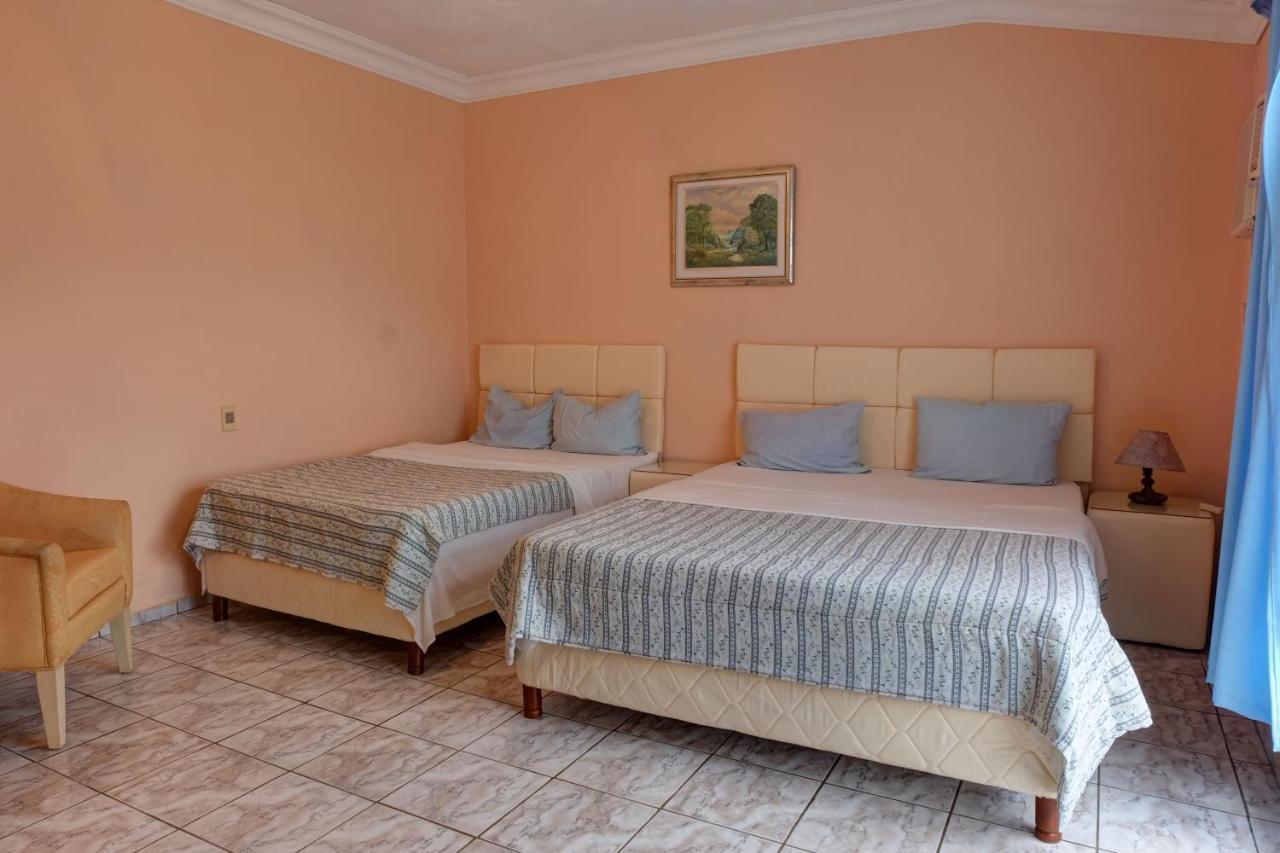 Hotel Independencia Bagian luar foto
